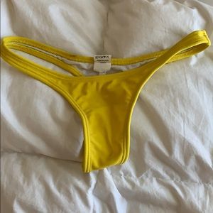 Minimal coverage bikini bottoms